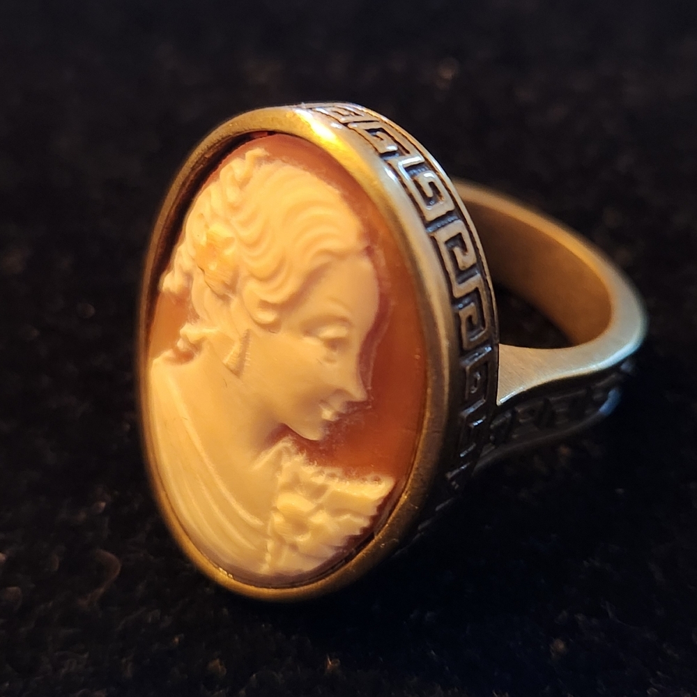 Amedeo Cameo ring in Bronze. Size 11